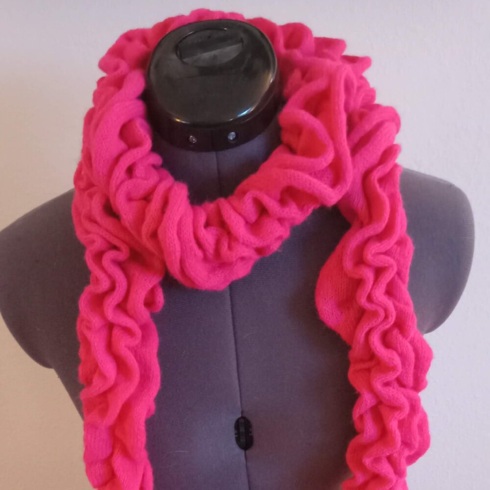 Pink Ruffle Scarf‎